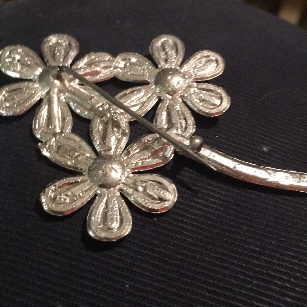 3 Daisy Pin Brooch - Picture 10 of 15